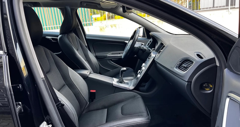 Volvo V60 cena 48500 przebieg: 178000, rok produkcji 2015 z Katowice małe 667
